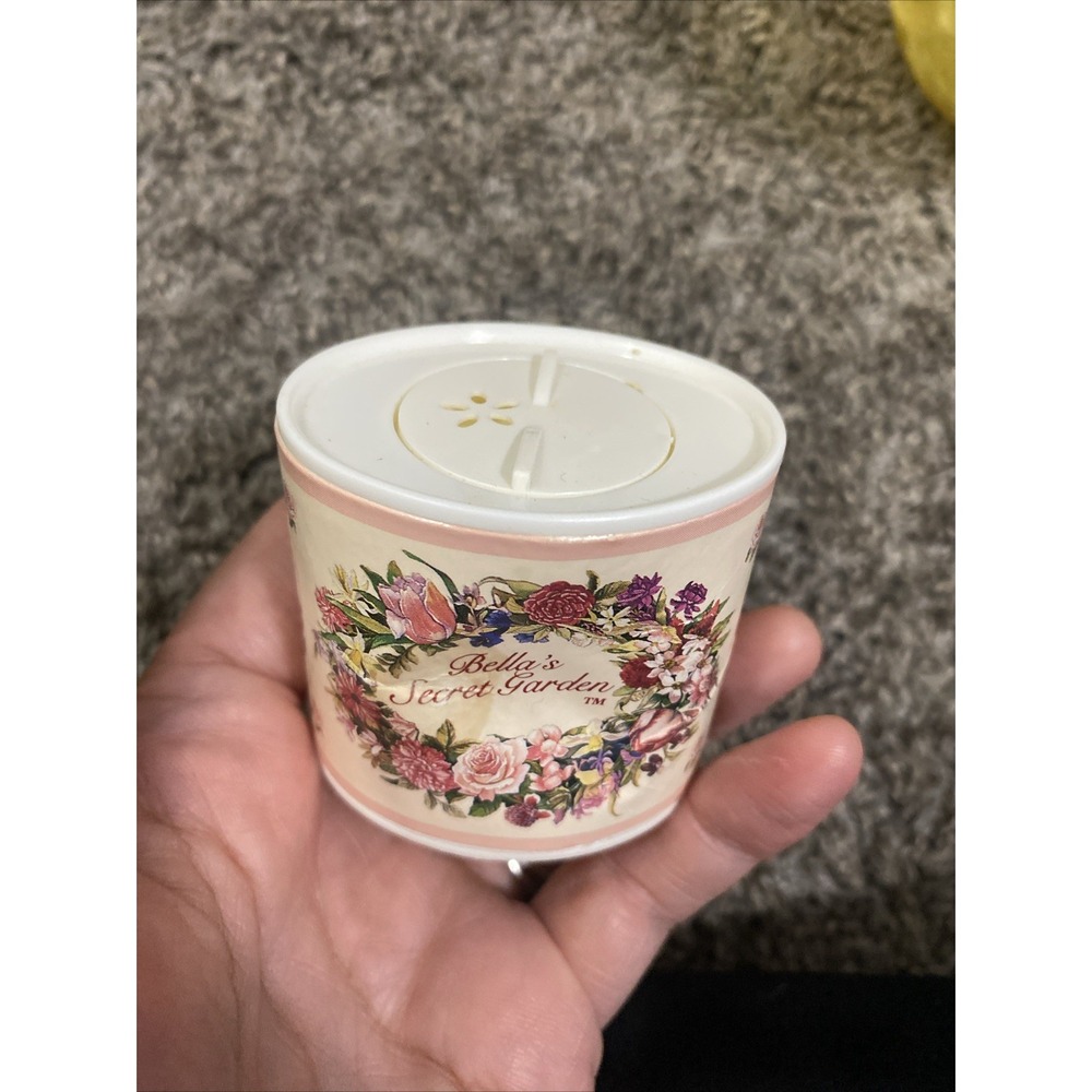 Women's Vintage Bella's Secret Garden Rose Bouquet Shaker Talc Powder Sz 1.0 oz